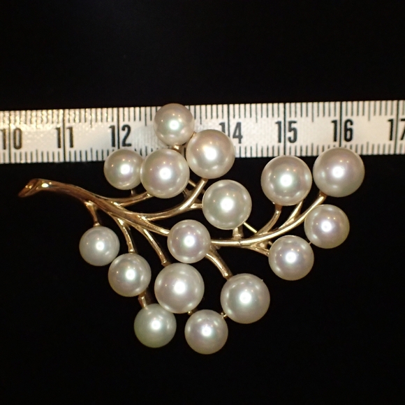 Vintage Majorica Pearl and Gold tone Brooch - Picture 5 of 6
